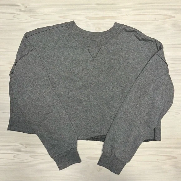 Colsie Gray Cropped Sweatshirt - Picture 1 of 3
